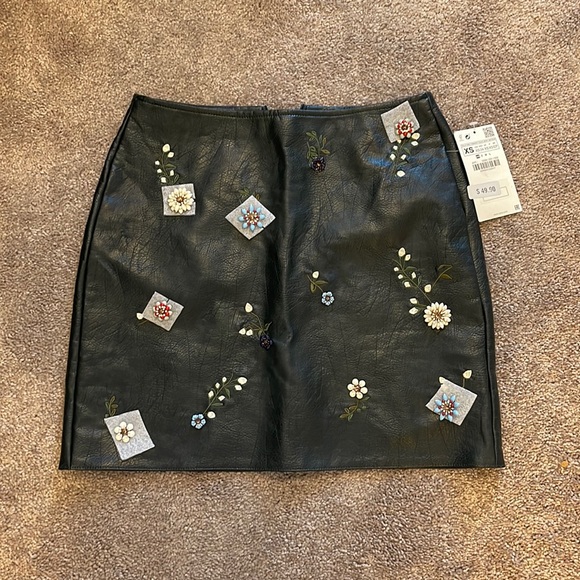 Zara Dresses & Skirts - NWT Zara leather floral mini skirt